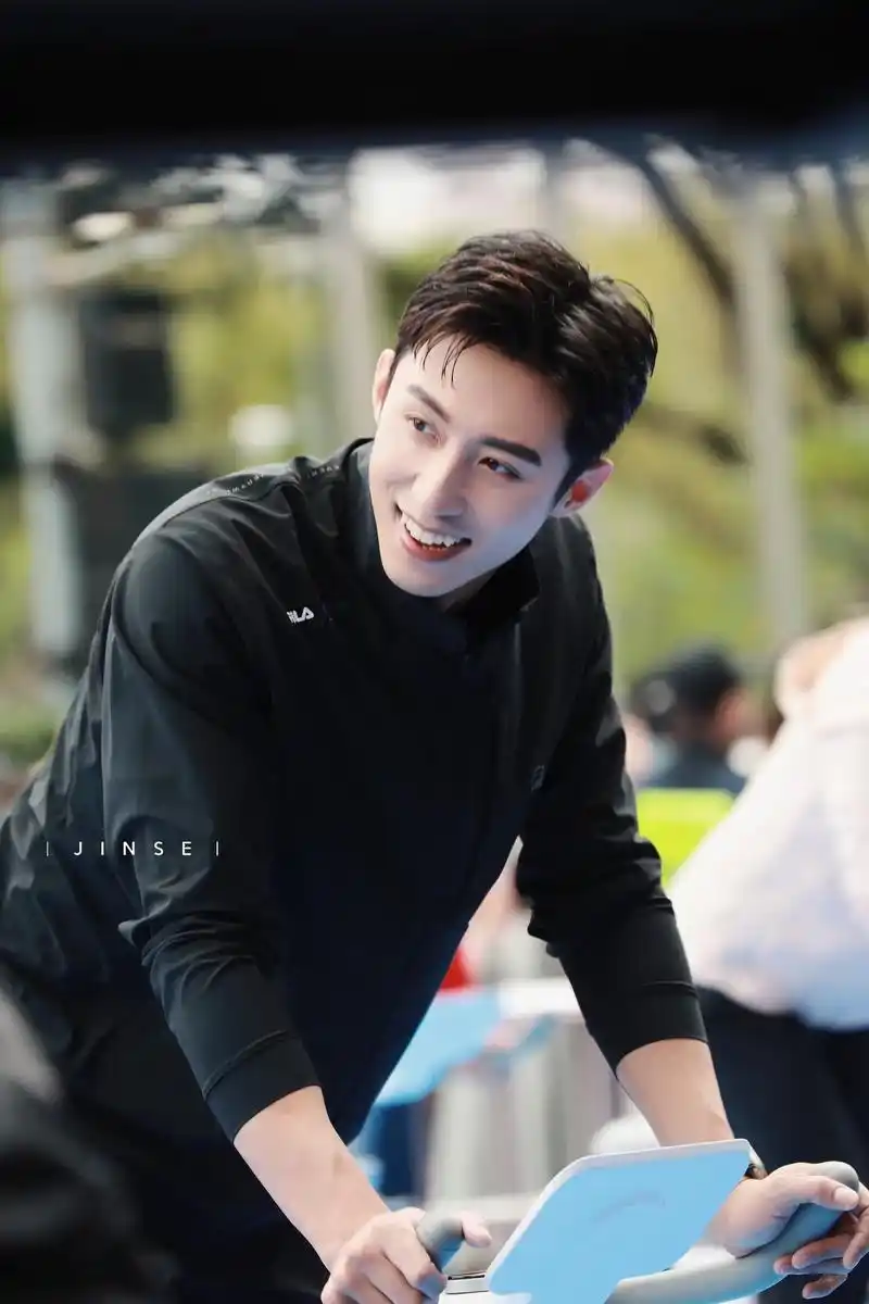 黄景瑜 #你浅浅的微笑就像乌梅子酱  状态真的绝啦99 - 抖音