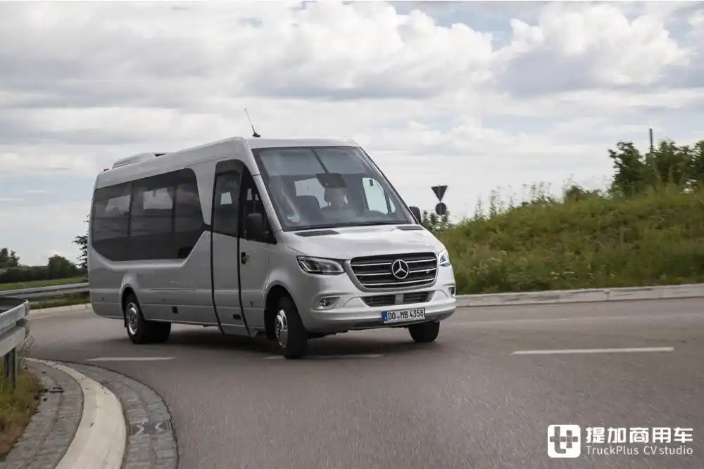 专注高端客运,欧洲最舒适的小巴车型之一,奔驰凌特travel 75实拍