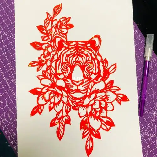 图纸源于@航哥吉祥#刻纸剪纸  #手工  #老虎  #洒金纸 #花 #底稿
