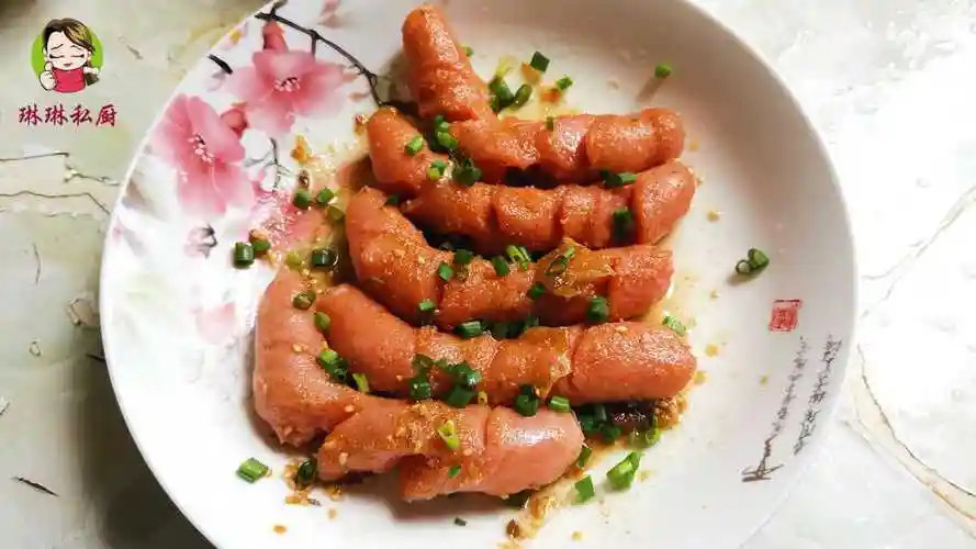 油炸热狗,撒上烧烤料,比外面买的烤热狗好吃多了,简单易做_腾讯视频