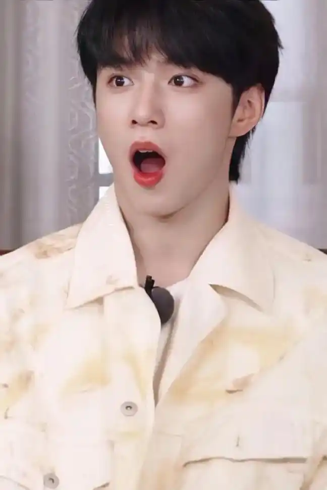 做核酸标准姿势有 #刘耀文 #可爱到爆炸99 #治愈系笑容  - 抖音