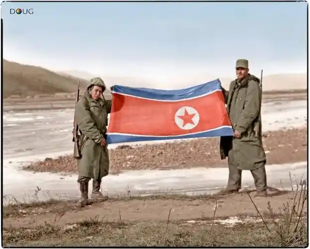 朝鲜战争罕见彩色老照片:坦克喷火进攻(9)