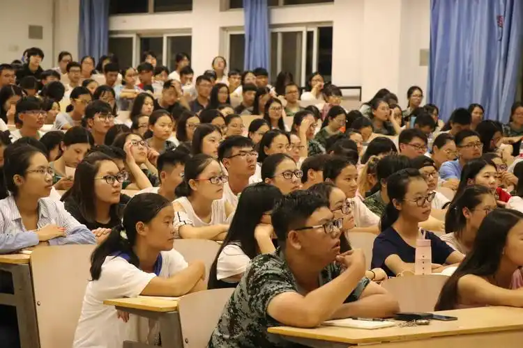 我院2017级本科新生积极融入大学生活