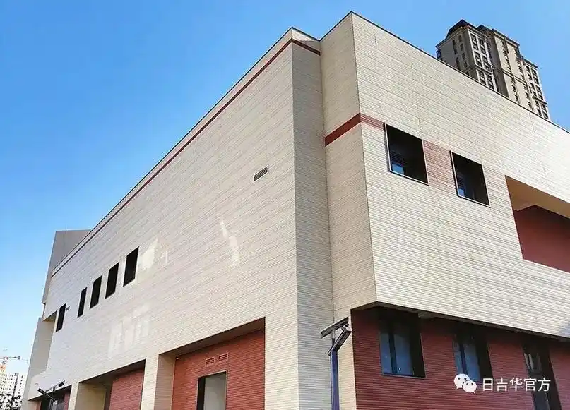 上热门 学校项目最喜欢用的一款装饰水泥板.价格不贵,效果不错.