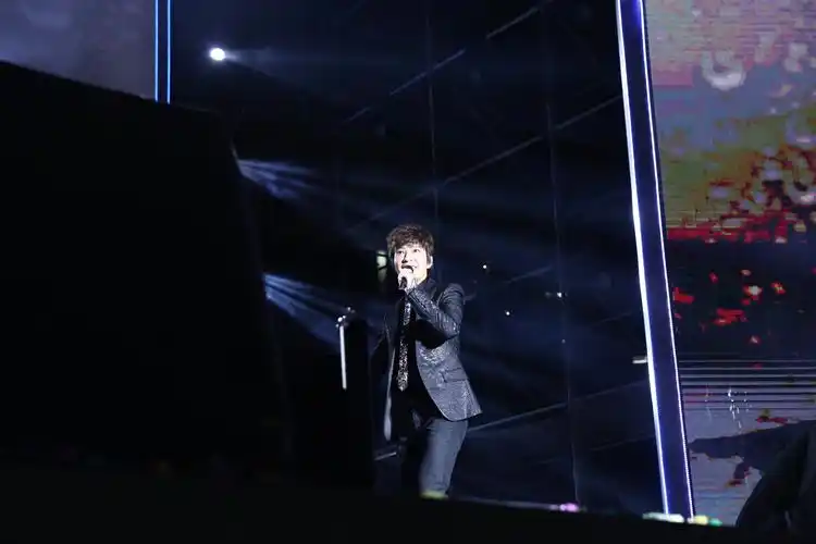 巡回演唱会—魅力深圳站,邰正宵用《九百九十九朵玫瑰》对你表达爱意