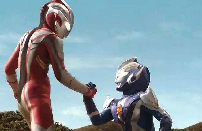 希卡利奥特曼的辈分是不是比梦比优斯奥特曼大看这2点