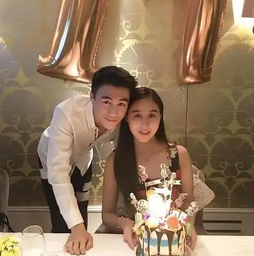 何超欣:赌王78岁所得小女,容貌却酷似利智未成年便已身价过亿