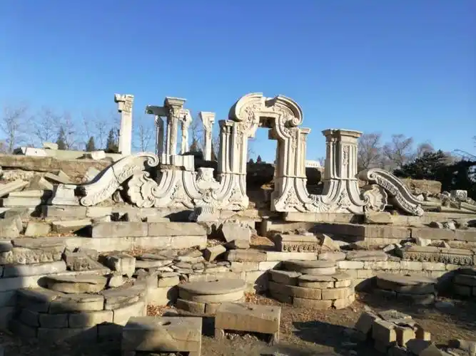 这是圆明园内大水法景区全景.