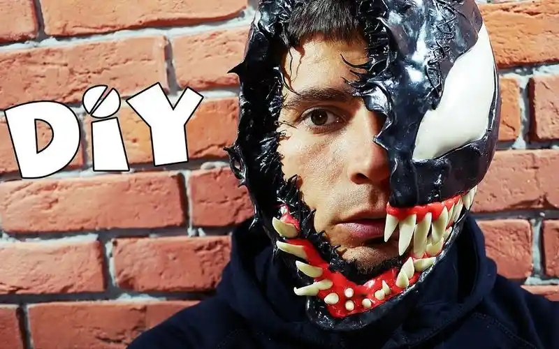 纯手工制作毒液面具(半人半毒液形态),满屏的撕裂感