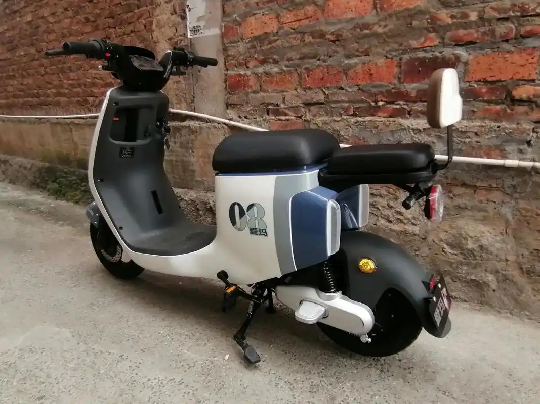 再走一台百公里不用充电的爱玛电动车.