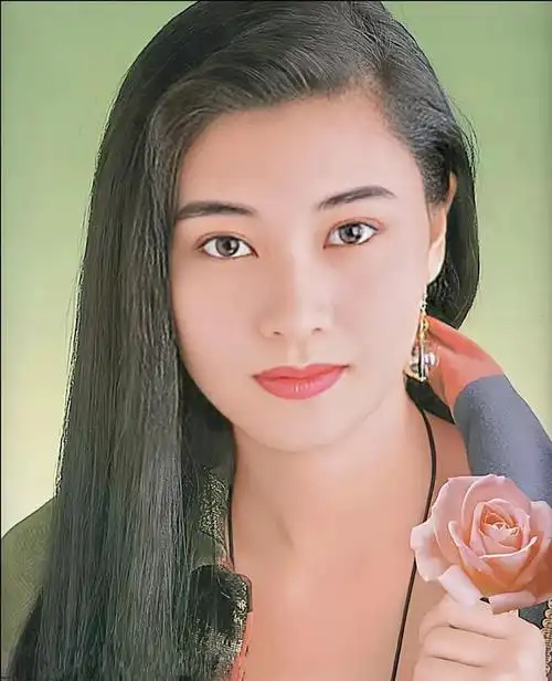 "香江第一美女"李嘉欣, 身材绝了! 天使的面容, 魔鬼的身材.