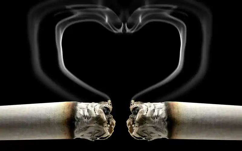 燃烧的香烟壁纸高清原图查看