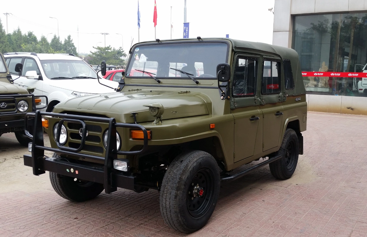 软顶硬顶都有涡轮机头自动变速箱新北京212没让人失望