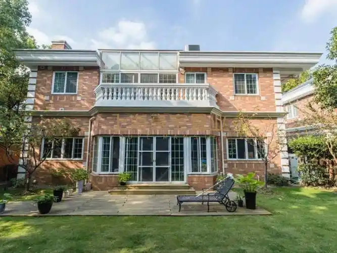 浦东2000级精装别墅绿宝园馥庭建面约326平5房售价2500万