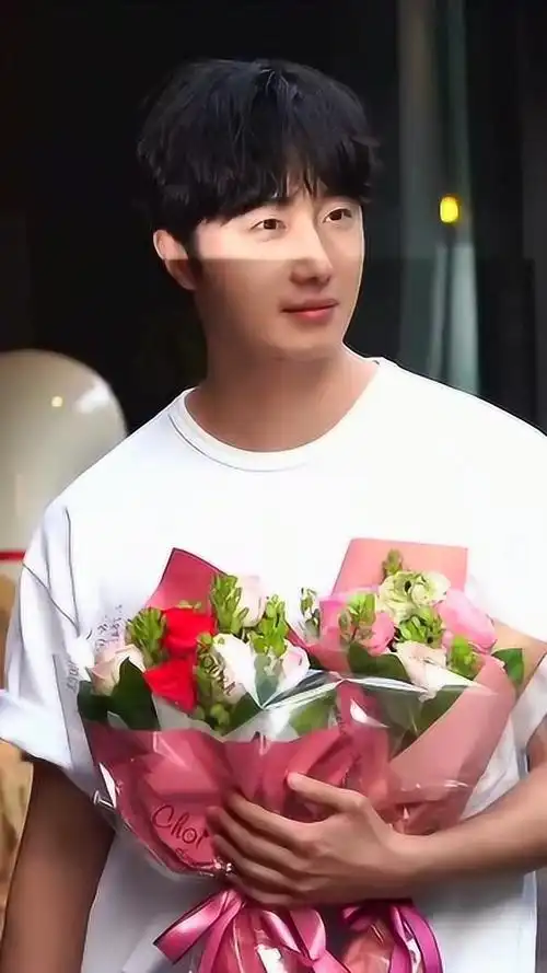 喜欢看电视剧搞笑一家人中的你李允浩加油