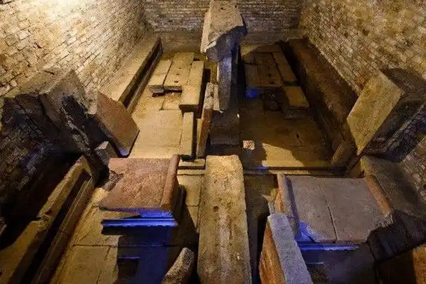 回顾四川挖出扁鹊墓扁鹊重见天日千年前就有心脏移植术