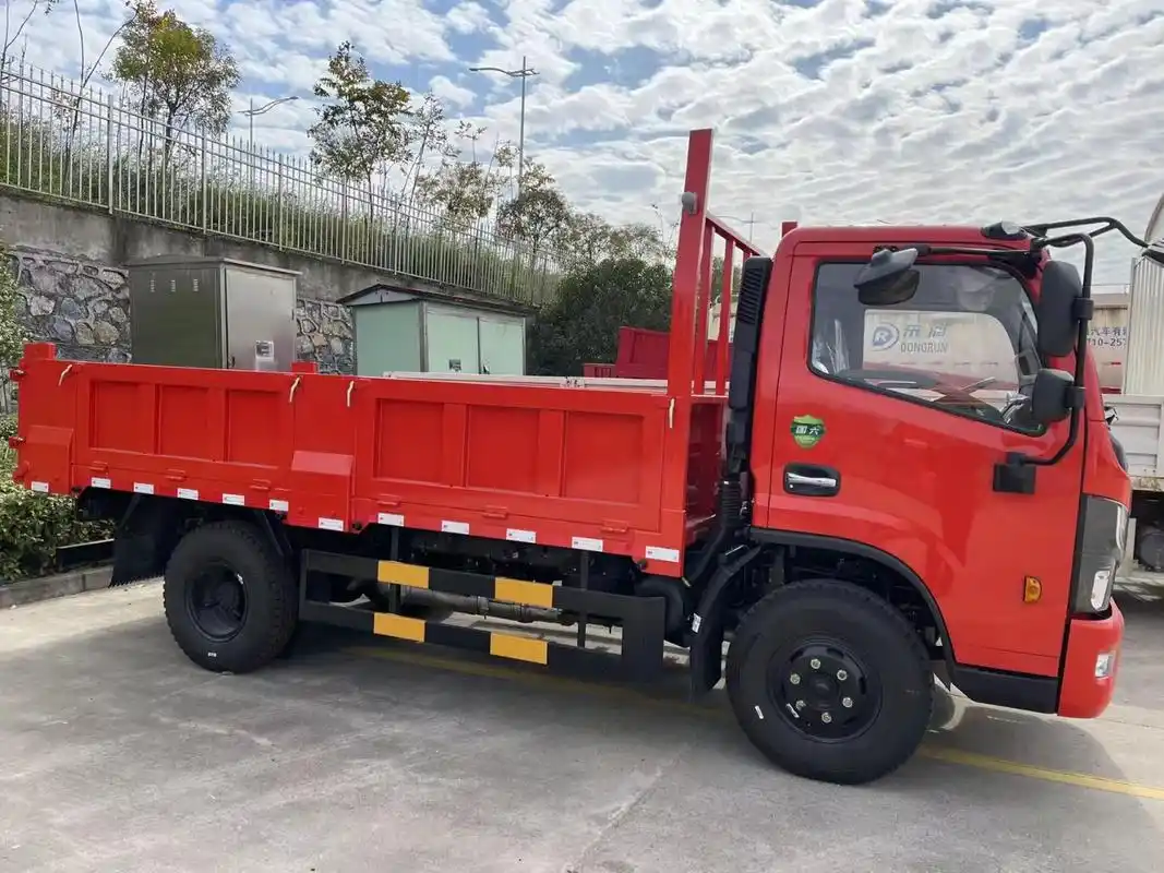 现车一台东风福瑞卡4.2米平板