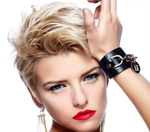 最帅的女生发型莫过于les中t同款 t女标配清爽简单短发图解