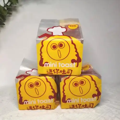 错面包,真的是超级美味打开袋子后一股奶香和麦香扑面而来,里面有夹心