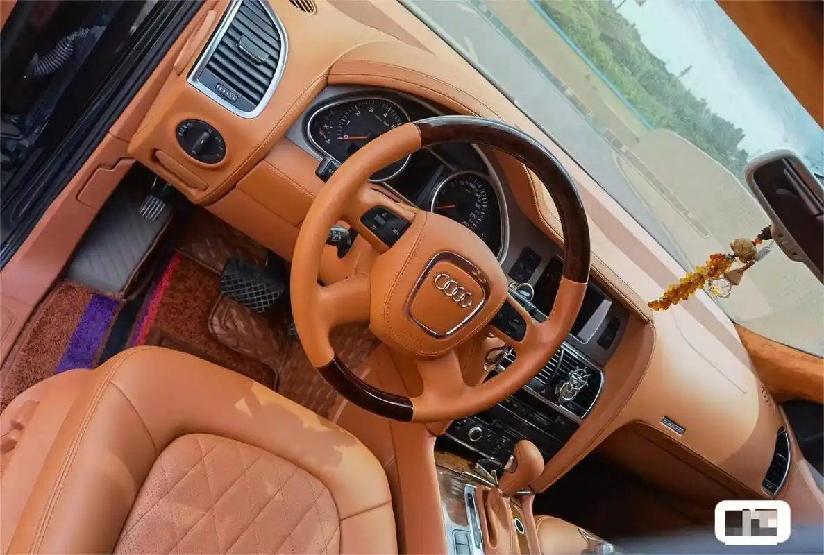 花了15000元大洋,老款奥迪q7内饰改棕色内饰,效果出来慢慢的豪华感