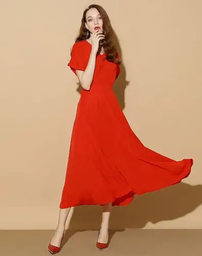 红色v领修身高腰大裙摆女神气质连衣裙长裙