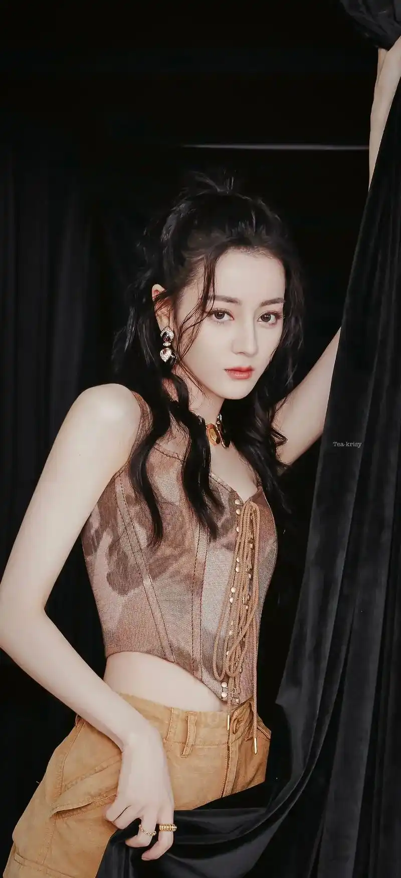 迪丽热巴#高清壁纸 #神仙颜值 #女神 #高级感 #明星 # - 抖音