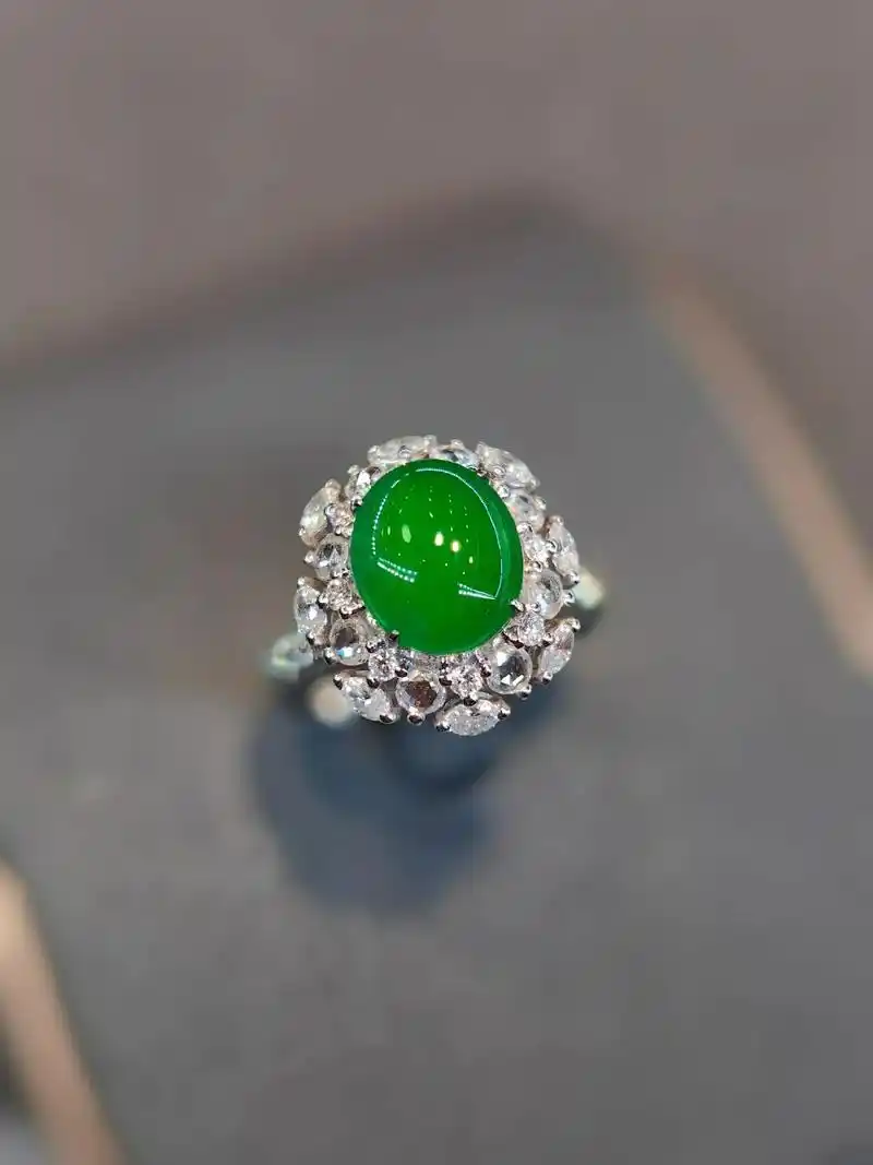 正阳绿蛋面戒指#天然翡翠 #18k镶嵌 #实物分享 #现场实 - 抖音