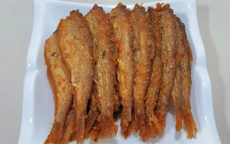 想吃油炸黄鲫鱼就这样做,酥脆味美