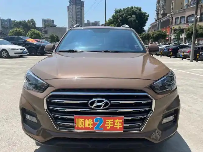 笔记灵感  到店18年现代ix35,外棕色黑内,带天窗,内外成色崭新,安全