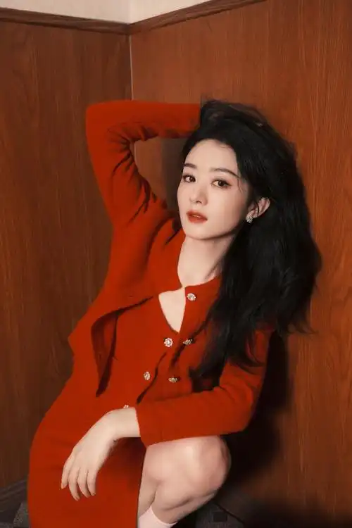 赵丽颖红裙蝴蝶结盘发造型