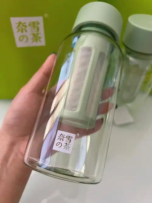 奈雪的茶卖茶还送杯子
