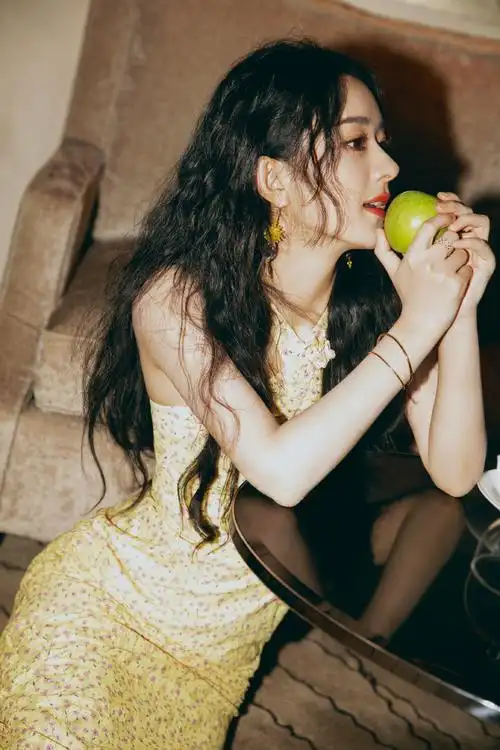 赵丽颖说最喜欢的动画角色是哪吒##赵丽颖代言欧舒丹