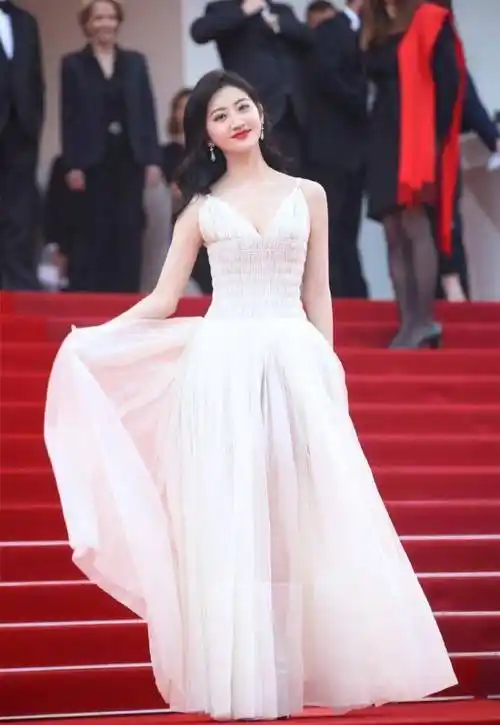 景甜身材竟然这么好!穿着深v礼服裙,美成白月光_网友_都想_地方