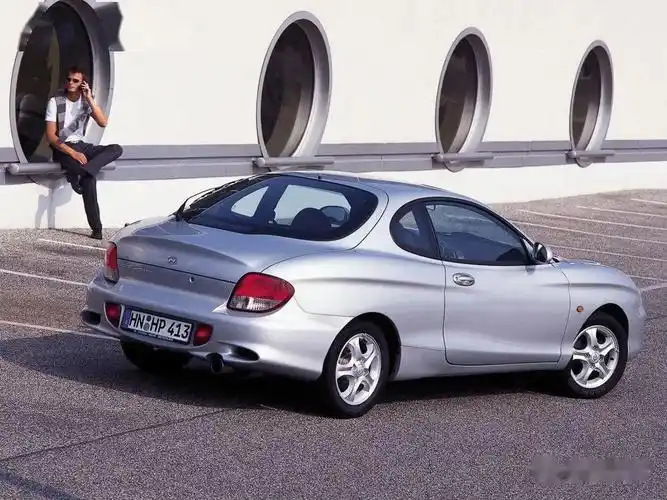 二十年前的现代双门小跑