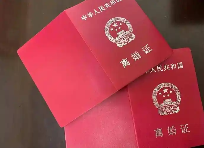 但好景不长,2009年翟乃社与第二任妻子也离婚,具体的原因我们无从得知