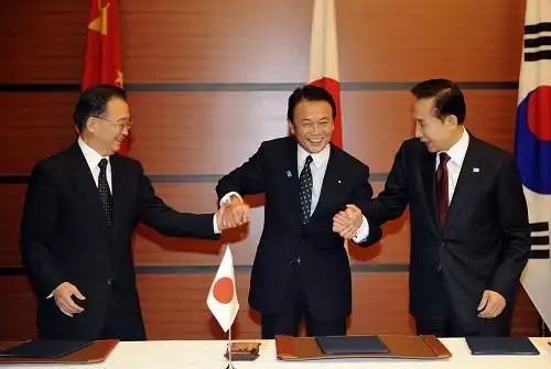 中日韩领导人签署《三国伙伴关系联合声明》