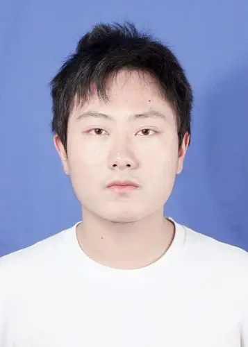 哪位ps大神能将下面的照片用potoshop改成要求的照片