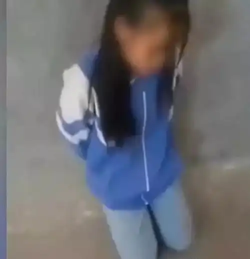 又见校园霸凌两女生校内遭罚跪扇耳光教育局涉事学生情绪稳定