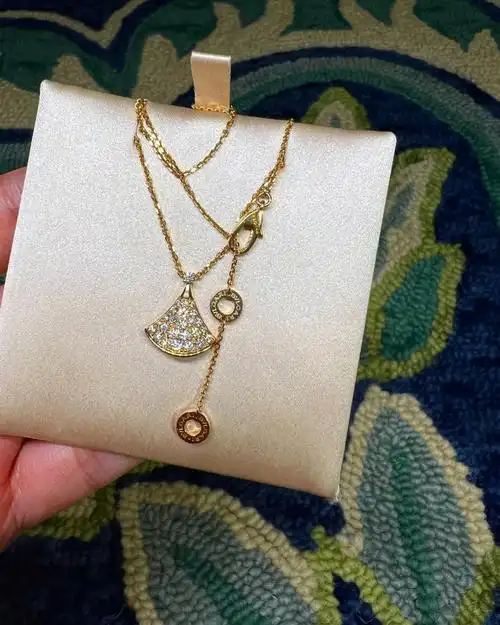 宝格丽全钻扇子项链