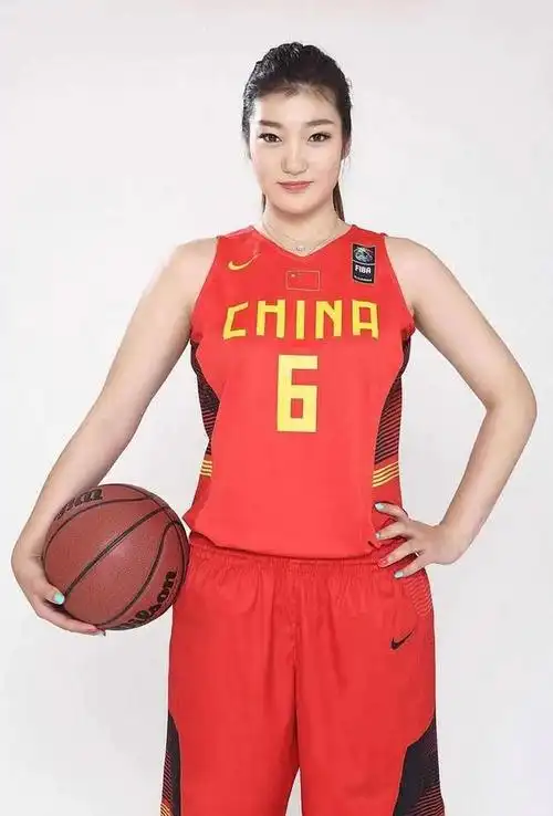 女篮一姐李梦事件到底怎么了?