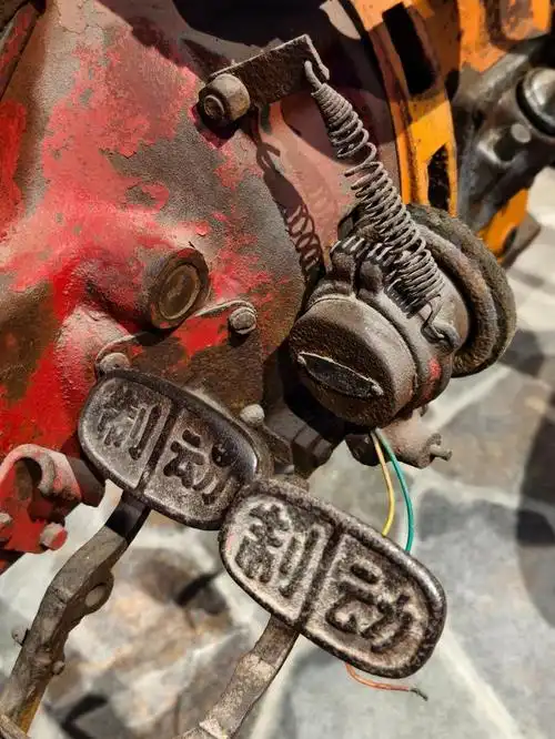 东方红12马力拖拉机曾为农活主力,网友询问其年代