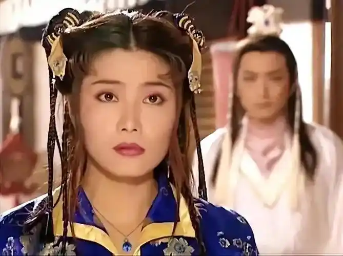 她16岁已是"人间尤物",被仨渣男折磨,威胁泼硫酸,56岁仍单身