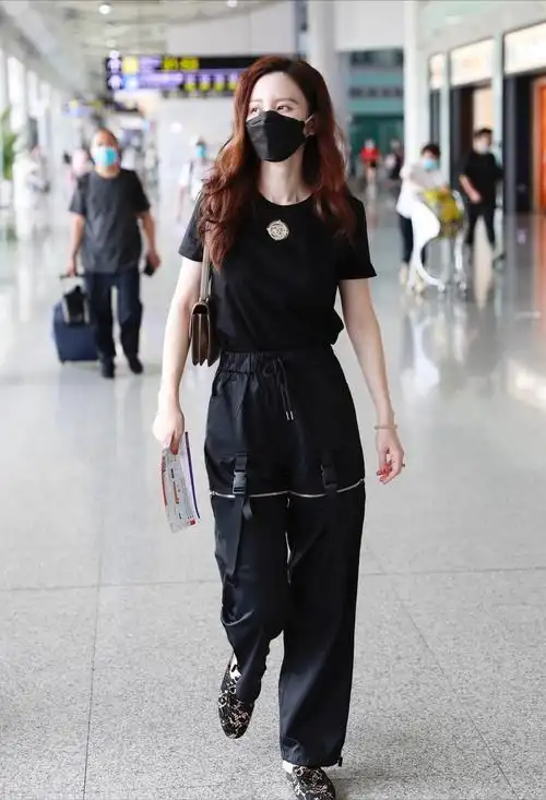 工装裤搭配什么上衣 -生活-动动脑