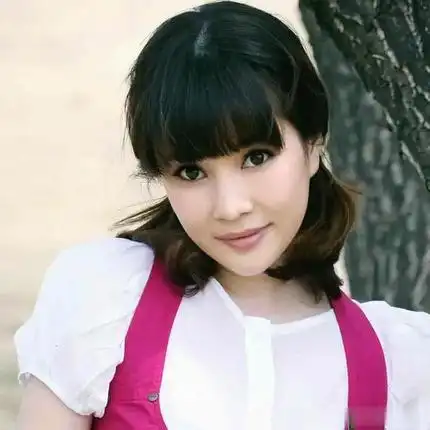 侯耀文的妻子袁茵照片1