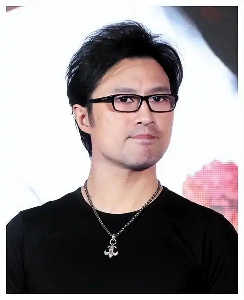 回顾汪峰情史混乱和章子怡结婚后扭转口碑如今又为何深陷争议