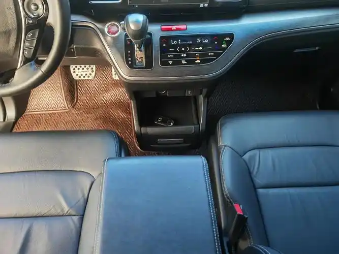 首付48000元 新到17年艾力绅 最高配至尊版 自动双天窗 - 抖音