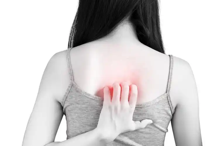 后背心脏位置痛图