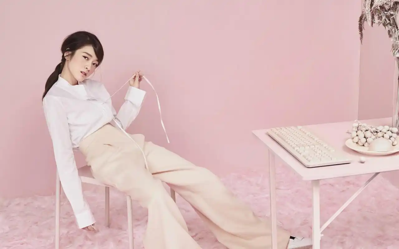 美女小花张雪迎可爱写真图片桌面壁纸