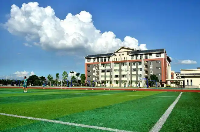 对话秀全中学校长郭飞红