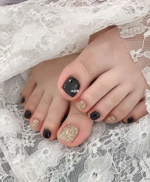 经典黑色显白脚美甲_美甲_脚美甲_延吉_纤纤美甲屋攻略_脚趾甲_美睫